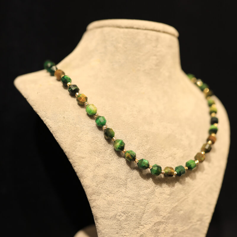 19KOL04 Kaplan Gözü Köşeli Kesim Kolye (1)